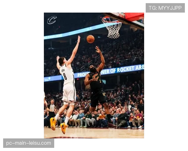 精彩瞬间：狂热队后卫米切尔上演抢断后一条龙快攻隔人暴扣